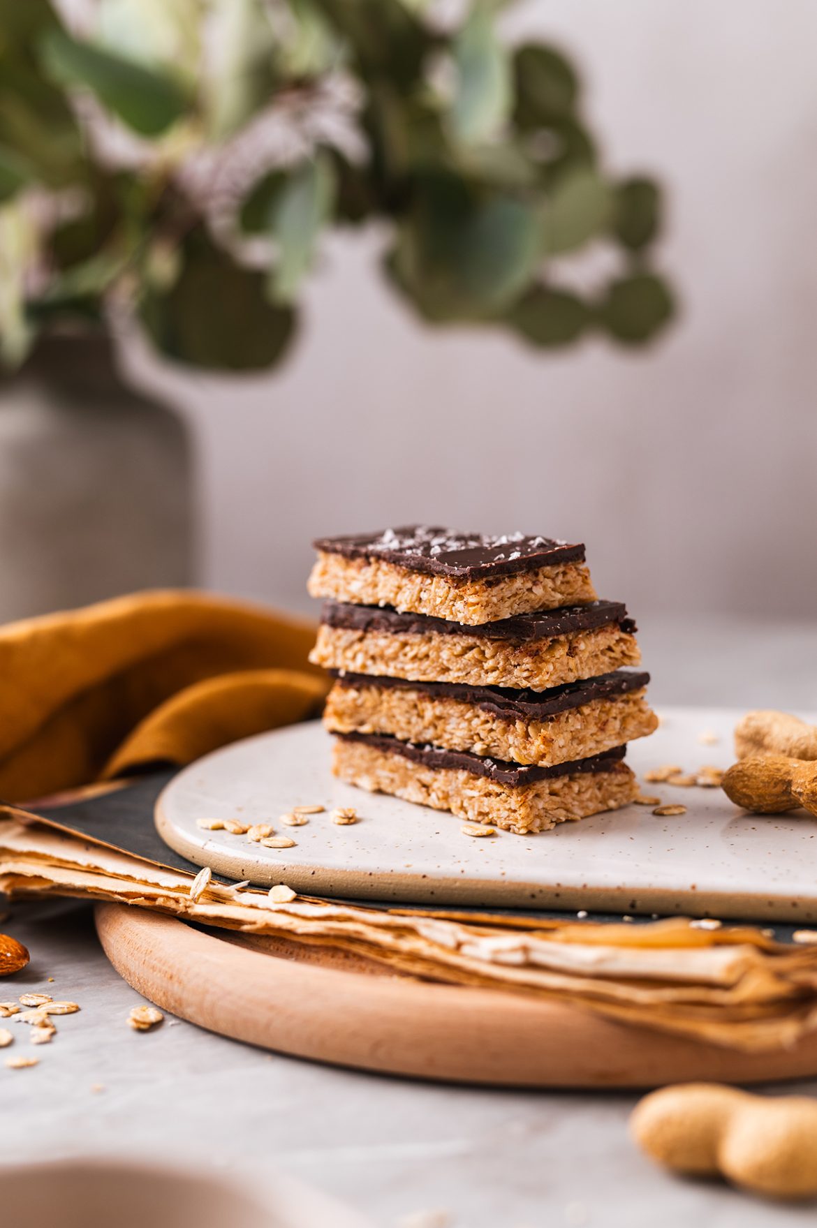 Avižiniai riešutų kremo batonėliai su šokoladu