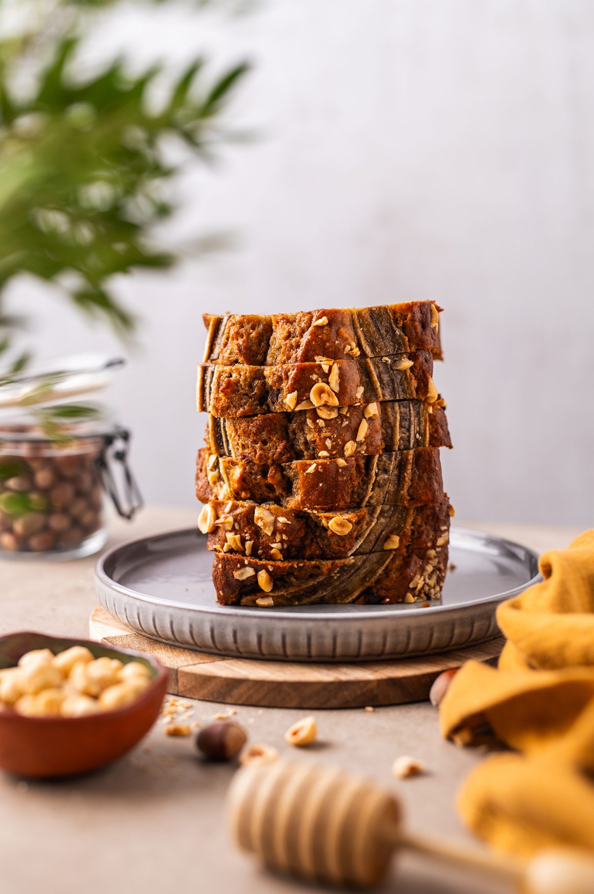 Bananų duona su lazdynų riešutais ir šokolado gabalėliais