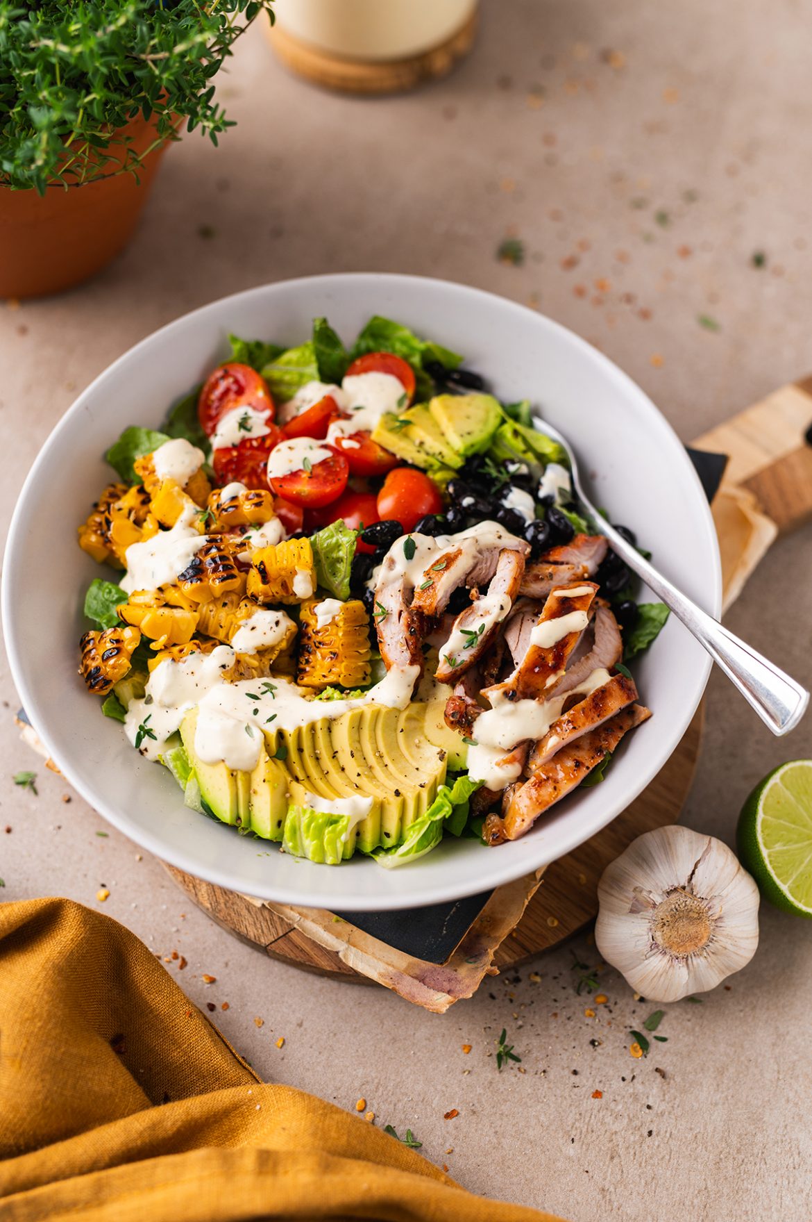 Barbekiu salotos su vištiena