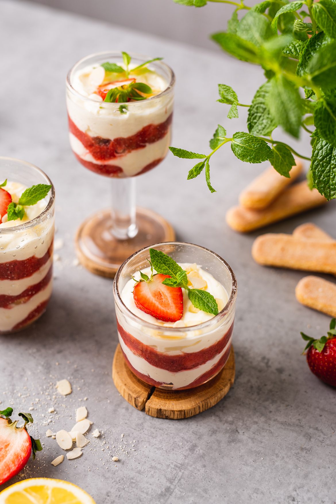 Braškių ir rabarbarų tiramisu