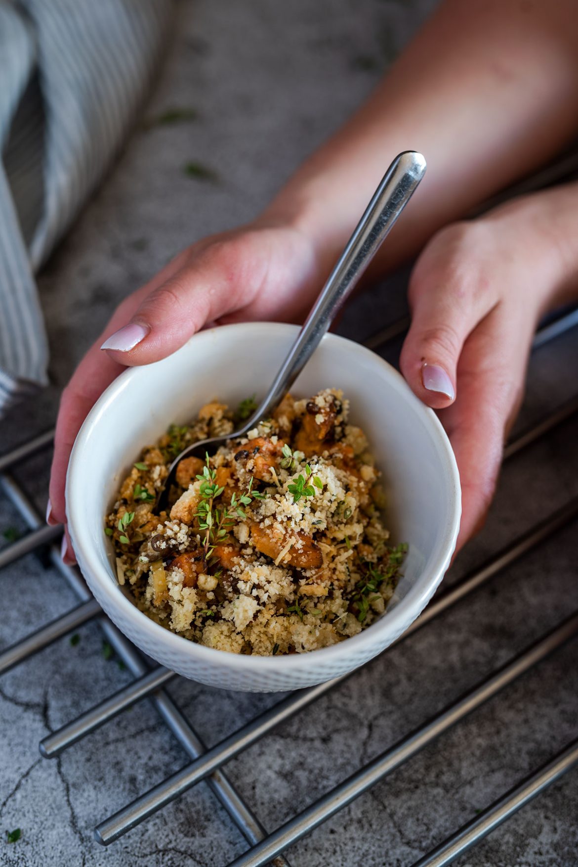 Daržovių ir lęšių apkepas su trupiniais