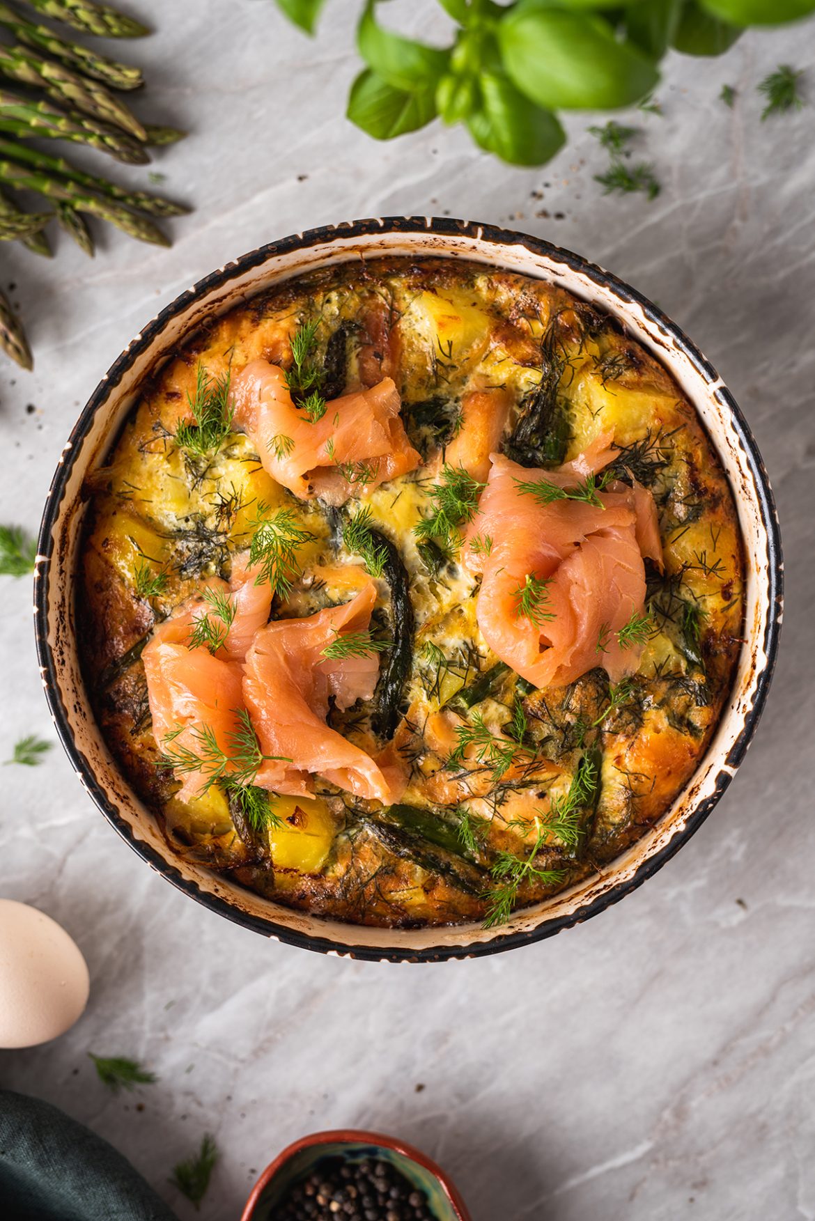 Itališkas omletas (fritata) su smidrais, bulvėmis ir rūkyta lašiša