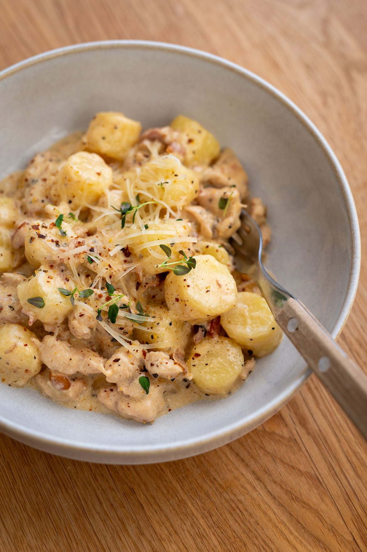 Bulvių virtinukai (gnocchi) su šonine ir vištiena