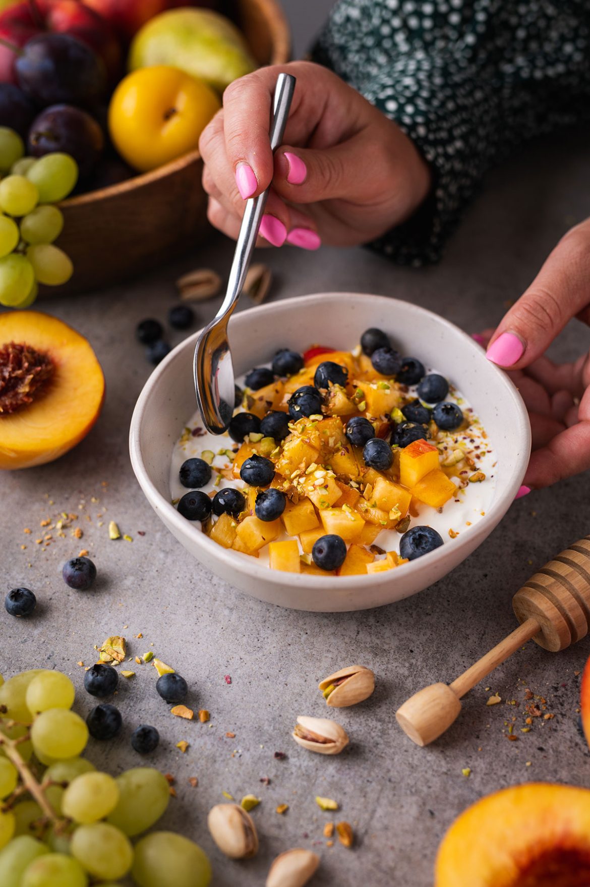 Grūdėtos varškės pusryčių dubenėliai | Trys skoniai