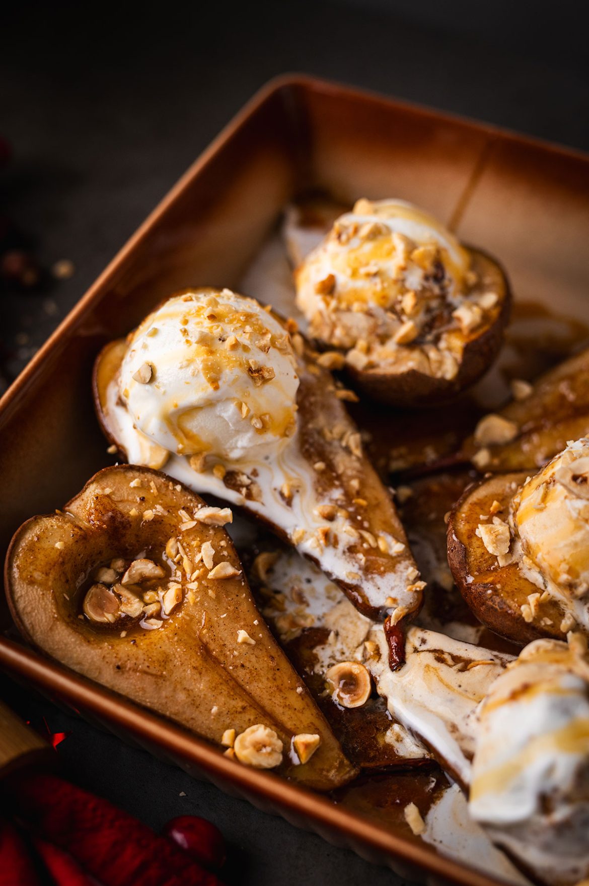 Keptos kriaušės su ledais ir karamele