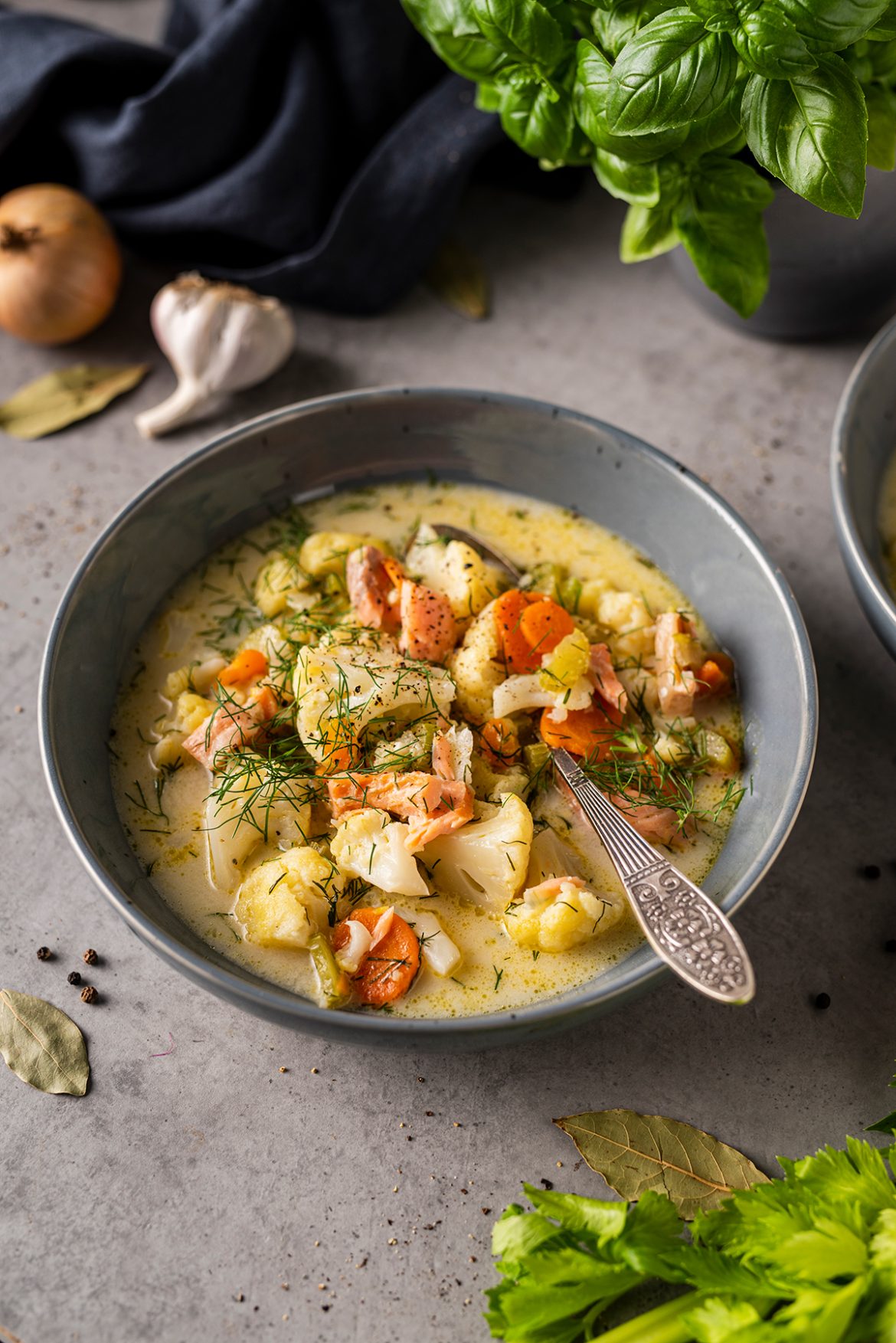 Lašišos ir žiedinių kopūstų sriuba su lydytu sūriu
