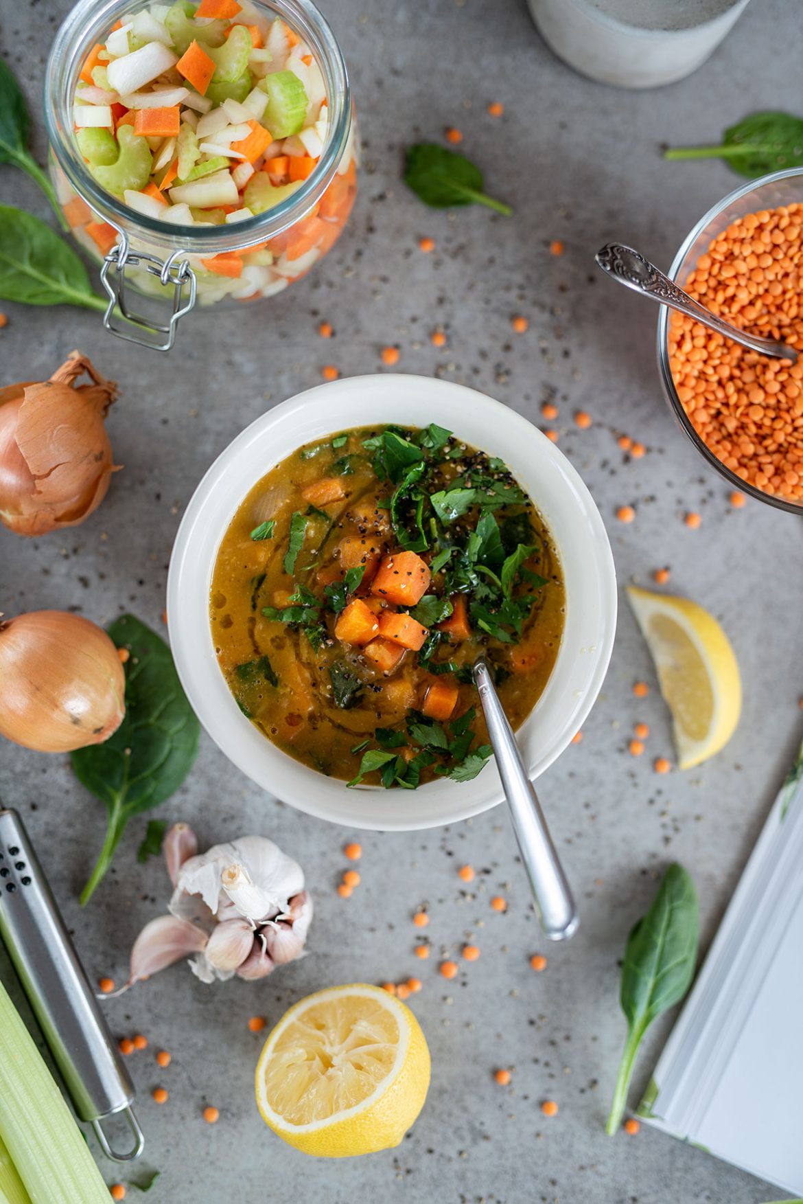 Lęšių ir saldžiųjų bulvių sriuba su špinatais