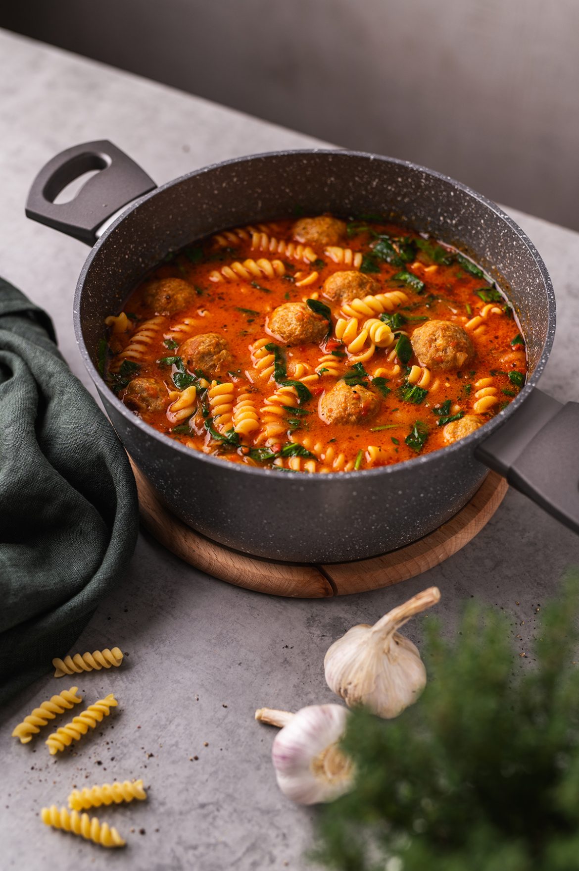 Makaronų sriuba su kiaulienos kukuliukais