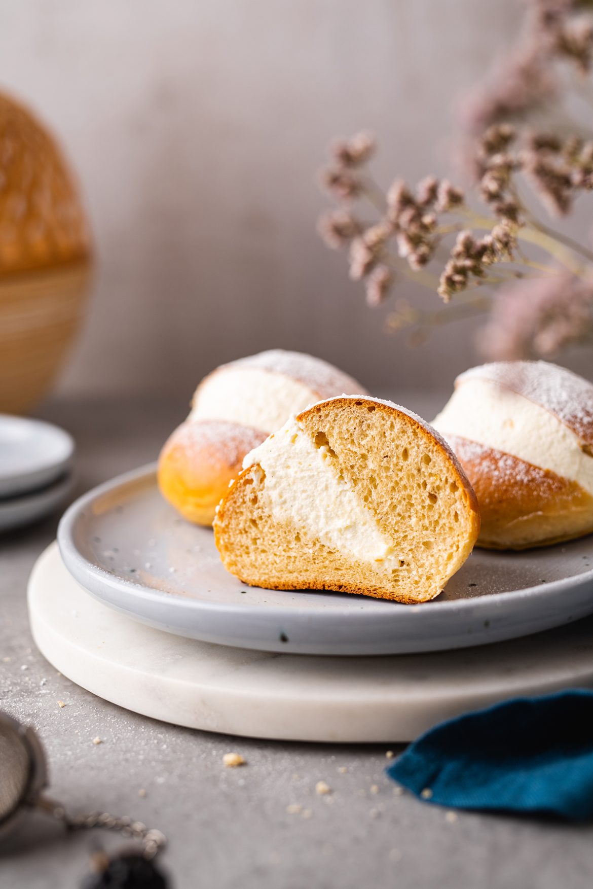 Itališkos mielinės bandelės su kremu „Maritozzi“