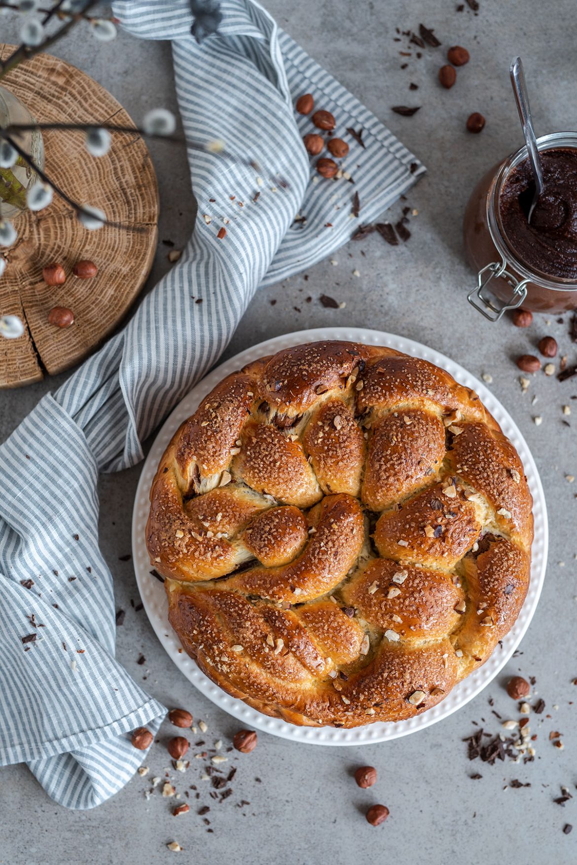 Mielinė pynė su šokoladiniu riešutų kremo įdaru