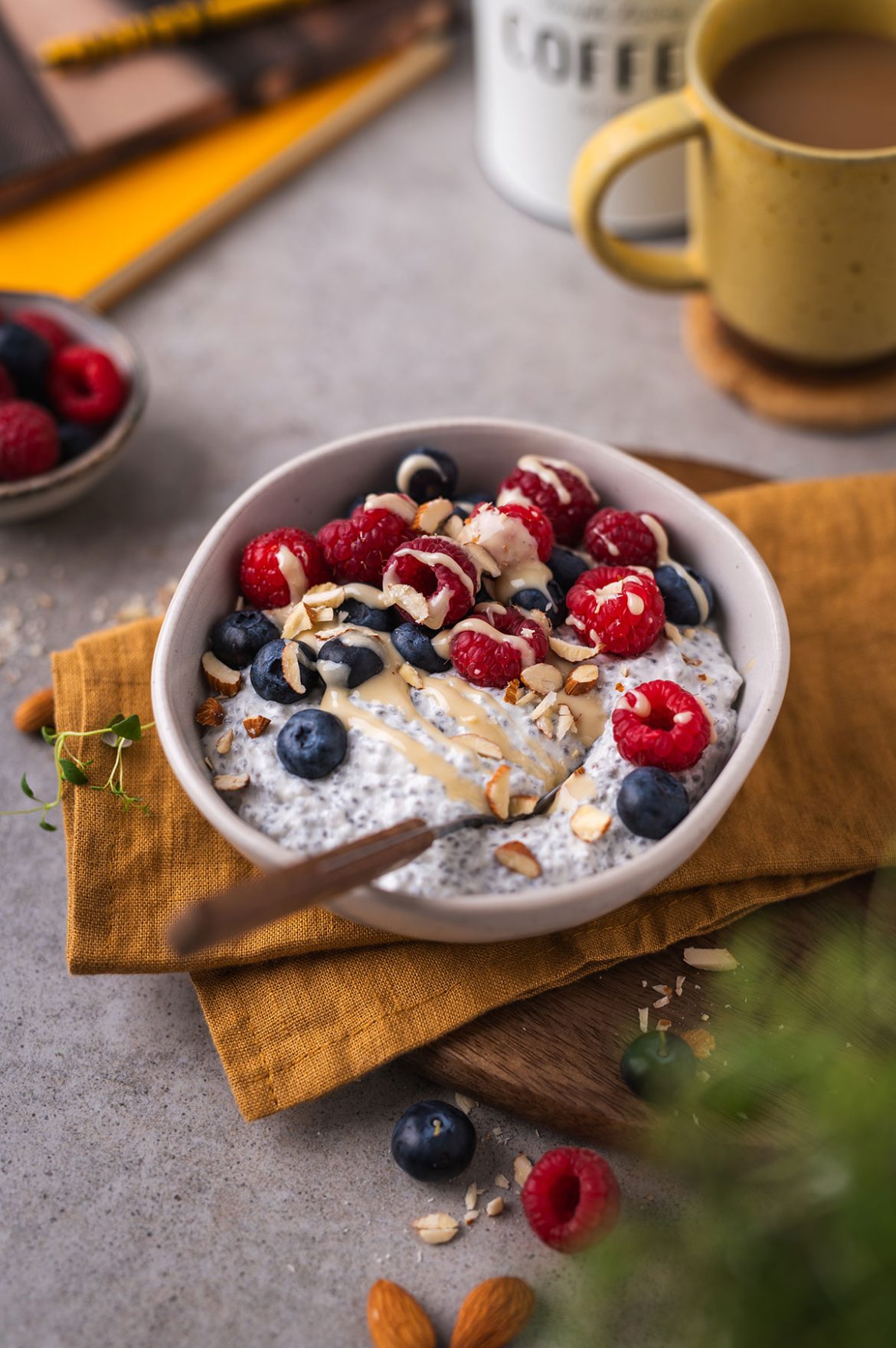 Migdolinis grūdėtos varškės chia pudingas