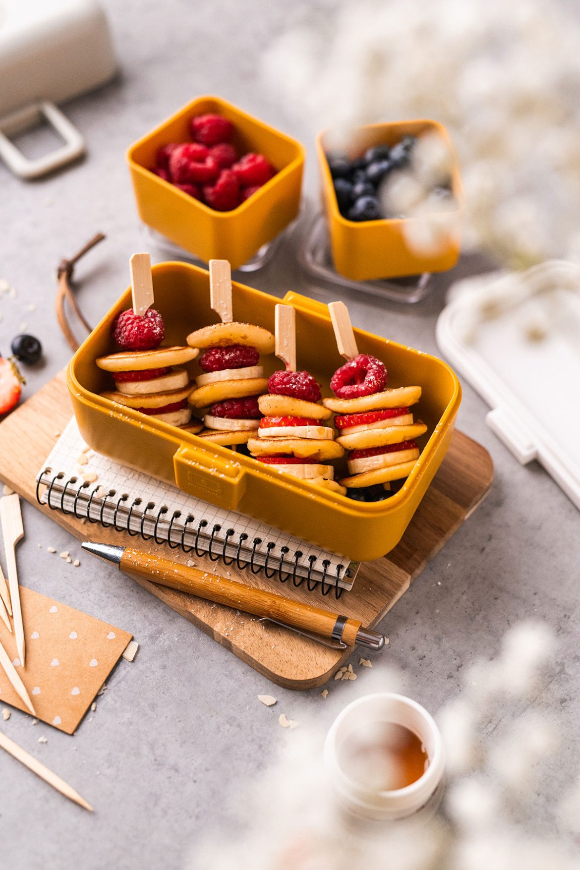 Mini blynelių vėrinukai su uogomis