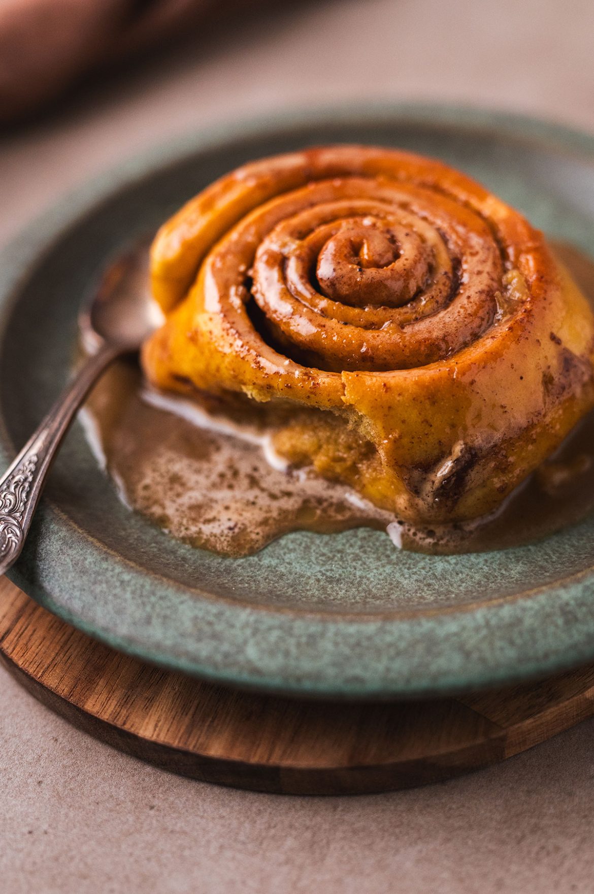 Moliūginės kavos cinamoninės mielinės bandelės