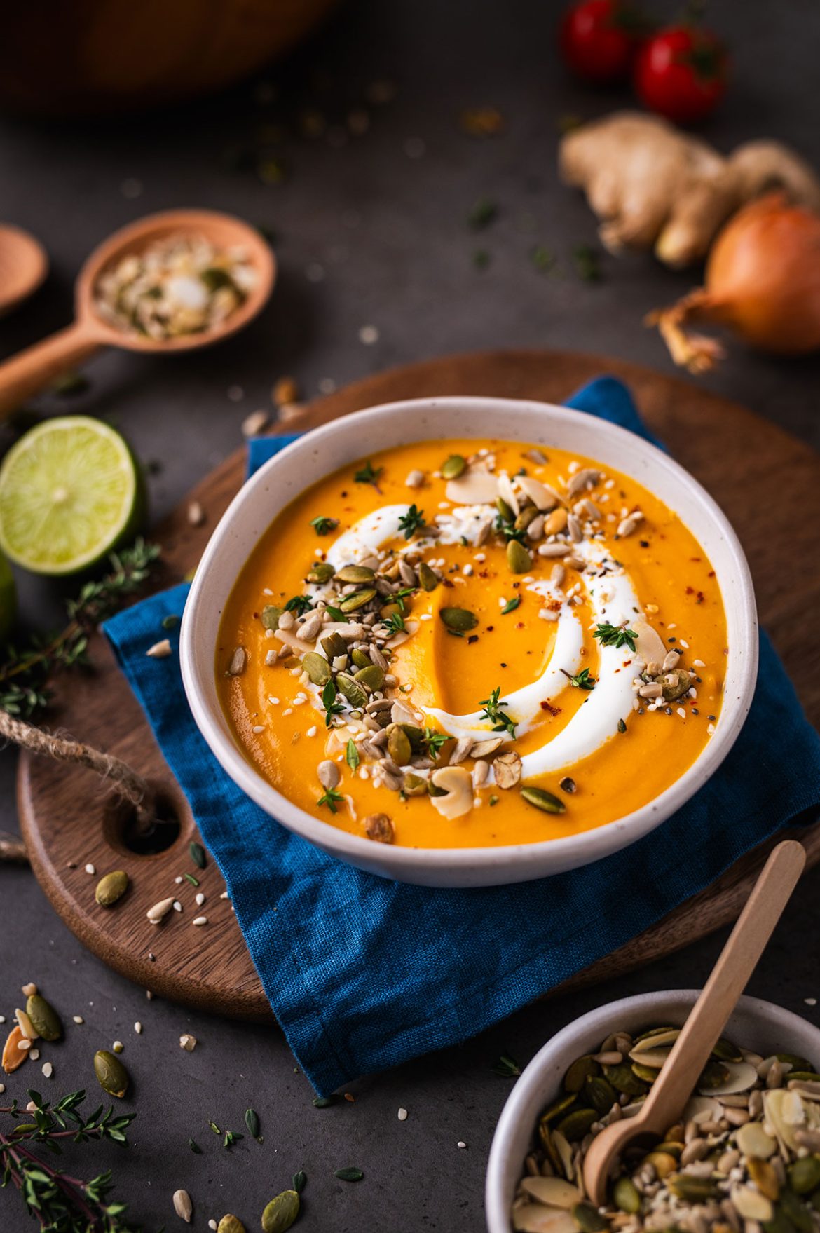 Trinta morkų sriuba ir skrudintų sėklų pabarstukai