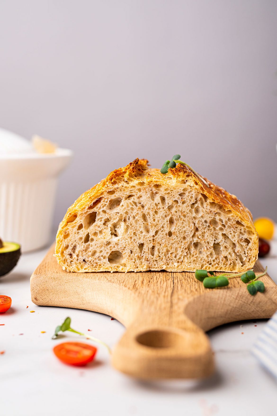 Neminkyta mielinė duona | Sumuštiniai su avokadais, lašiša ir kanapių sėklomis