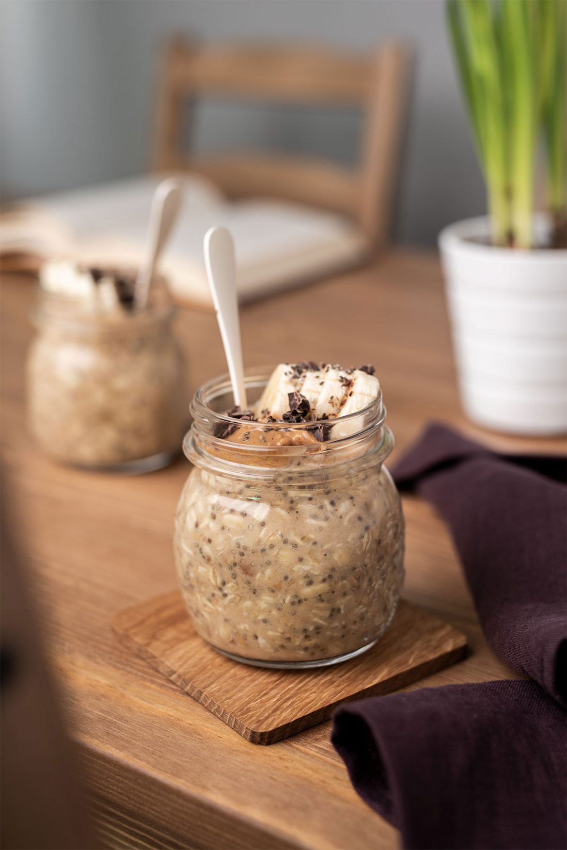 Pernakt brinkinta avižinė košė su bananais ir riešutų sviestu