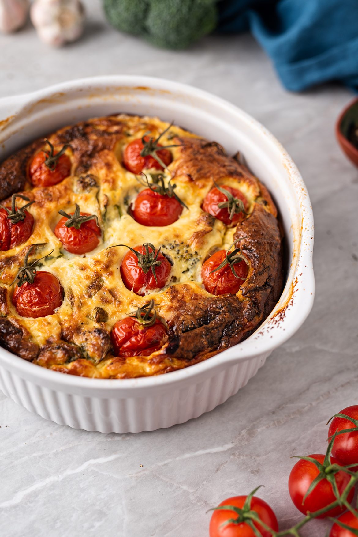 Pikantiškas varškės apkepas su brokoliais ir sūriu