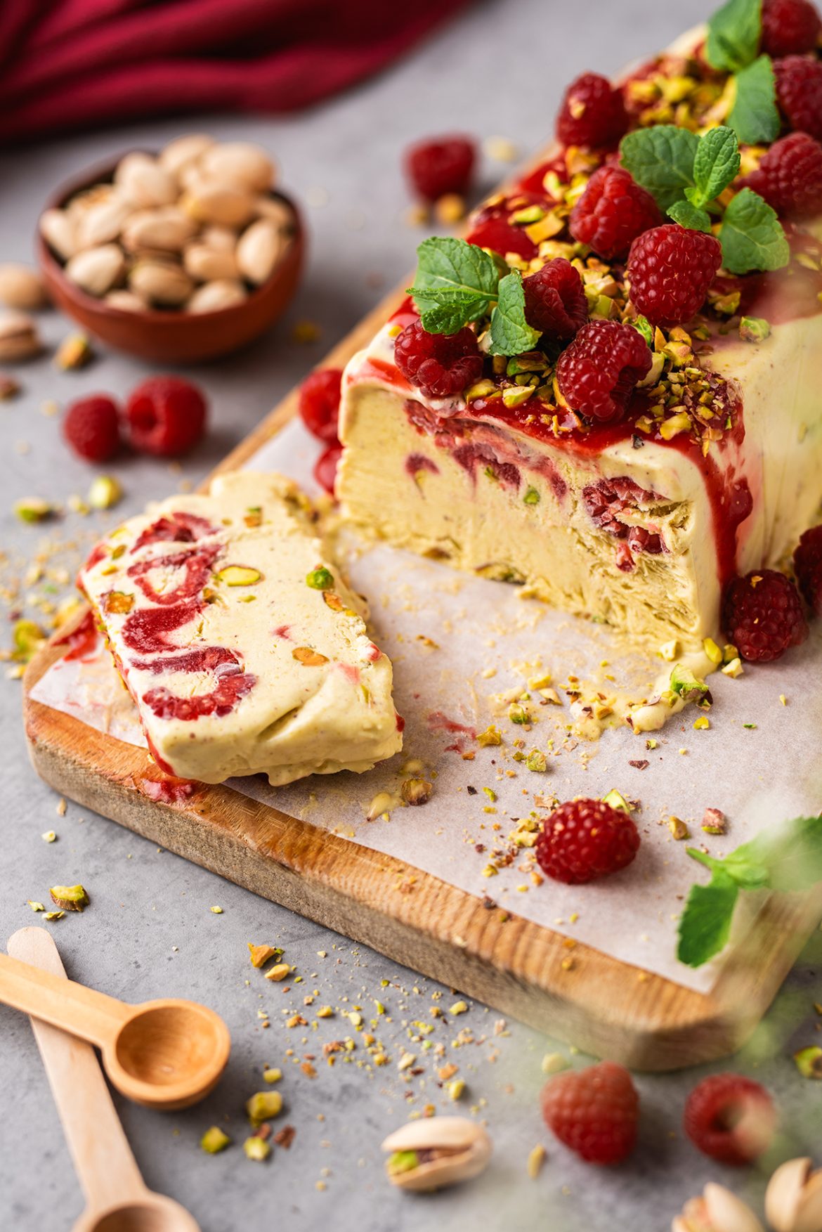 Pistacijų ir aviečių semifreddo