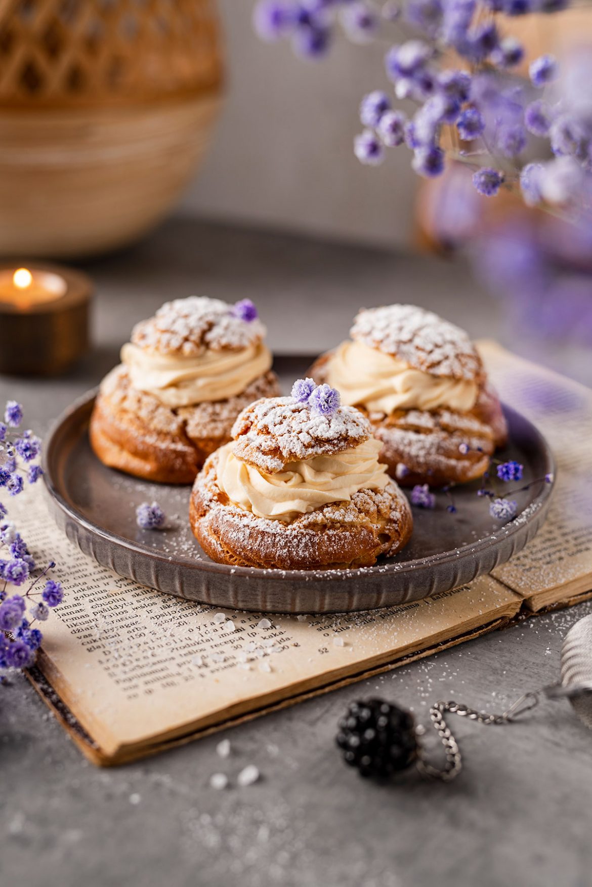 Plikyti pyragaičiai su karameliniu maskarponės kremu