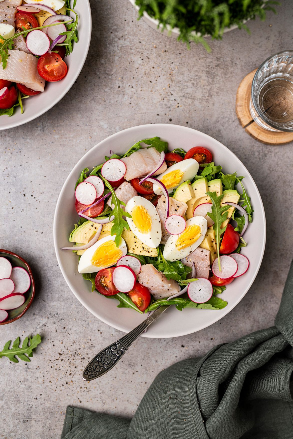 Salotos su silke, avokadais ir kiaušiniais