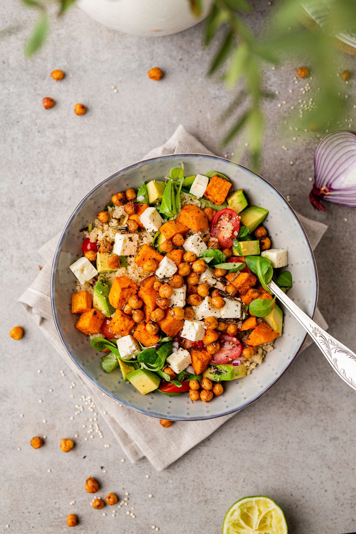 Salotos su traškiais avinžirniais