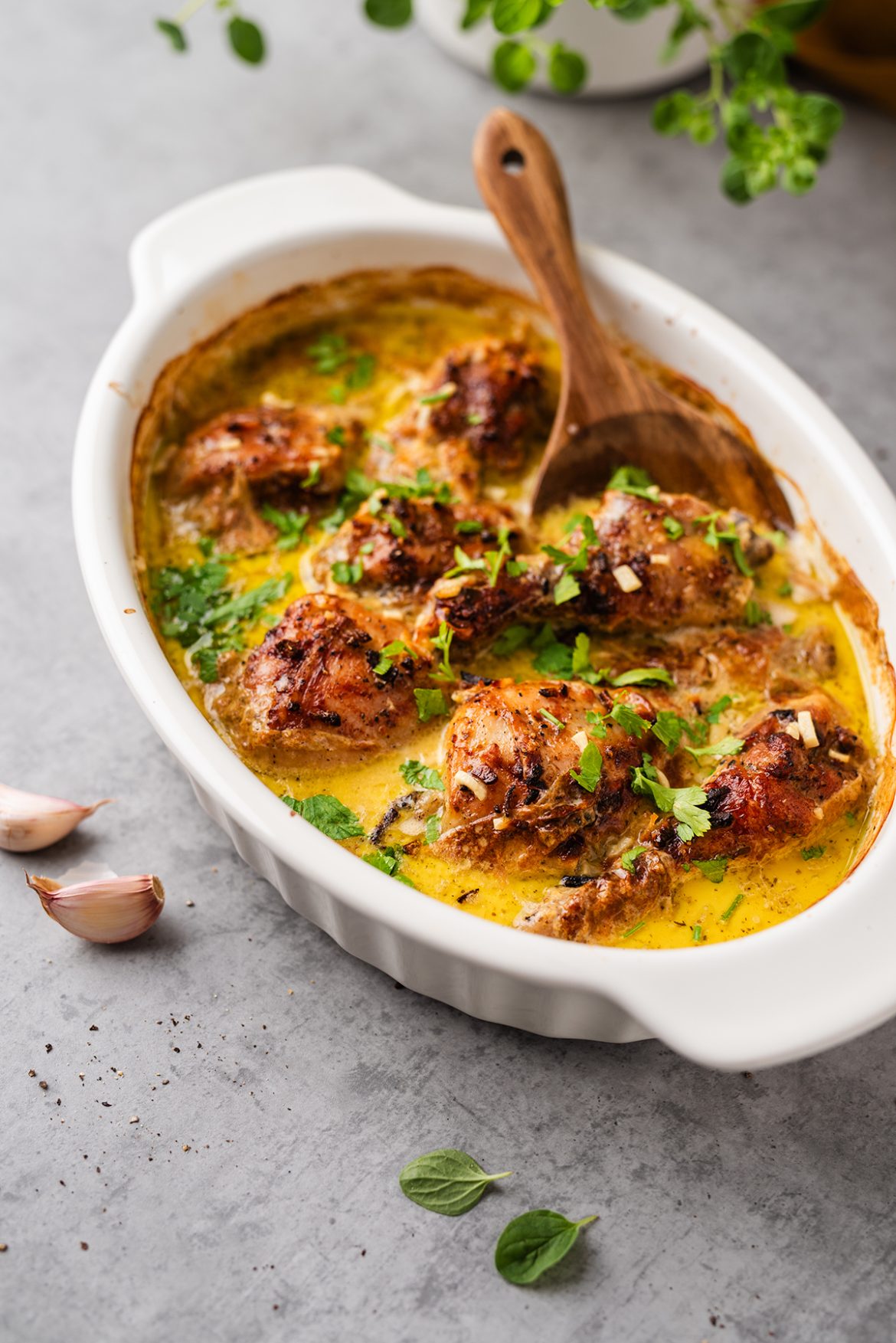 Sakartvelietiška česnakinė vištiena „Shkmeruli“