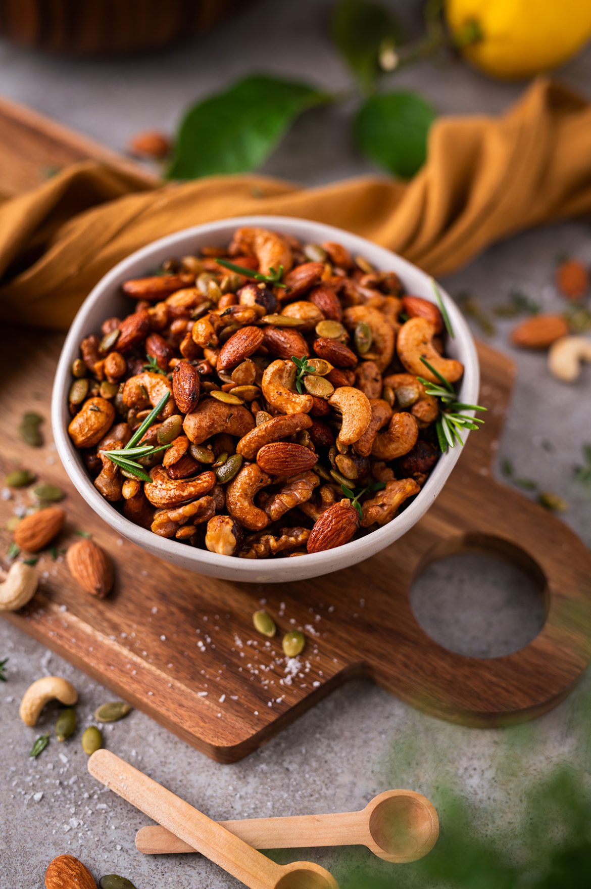 Skrudinti prieskoniniai riešutai