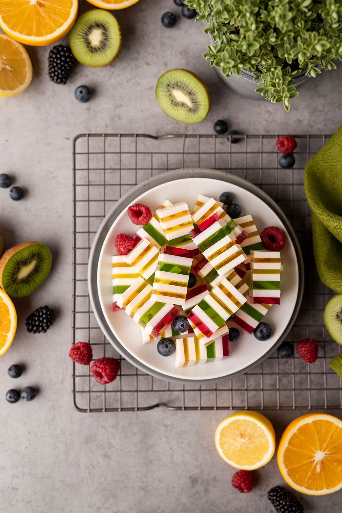 Sluoksniuoti želė kubeliai