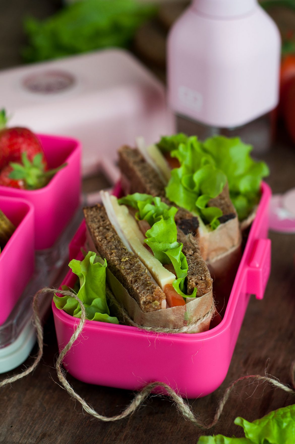 Sumuštiniai su kalakutiena, sūriu ir pomidorais