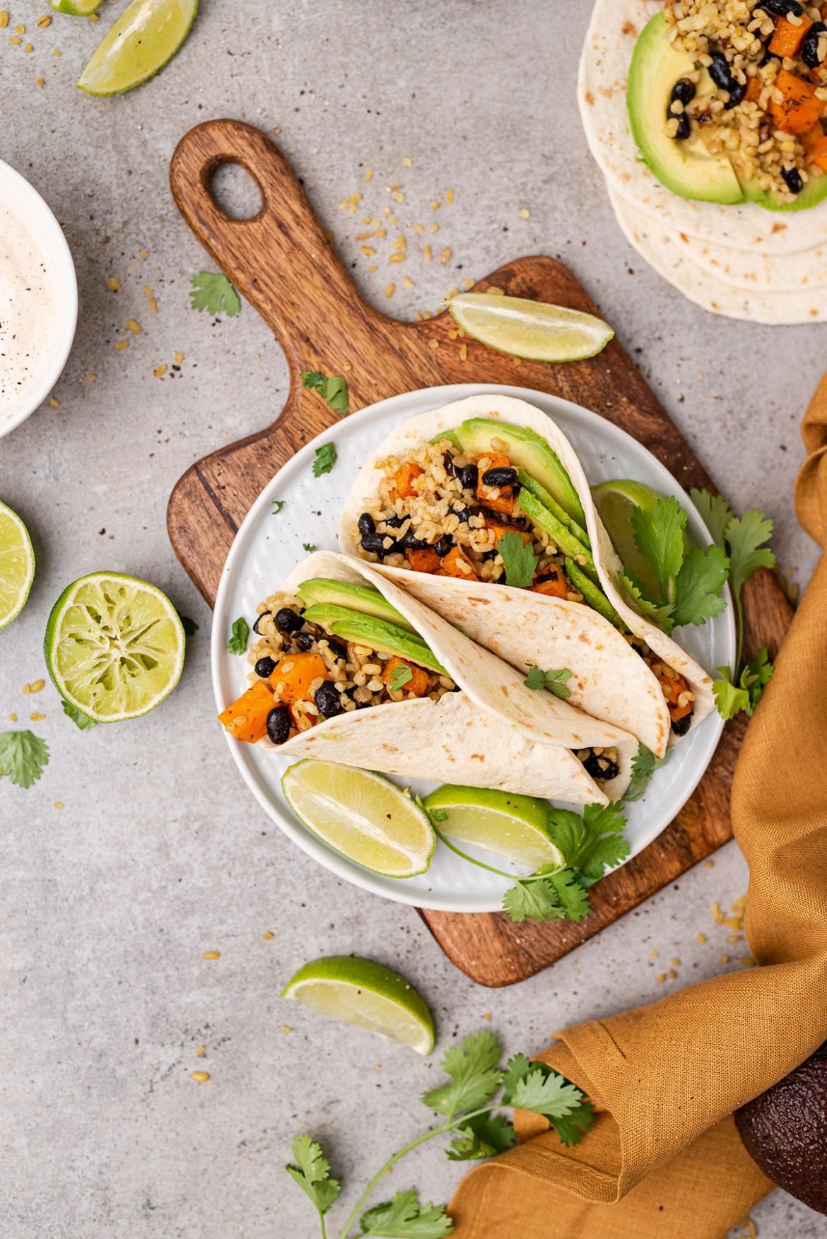 Takai (tacos) su juodosiomis pupelėmis ir keptais moliūgais