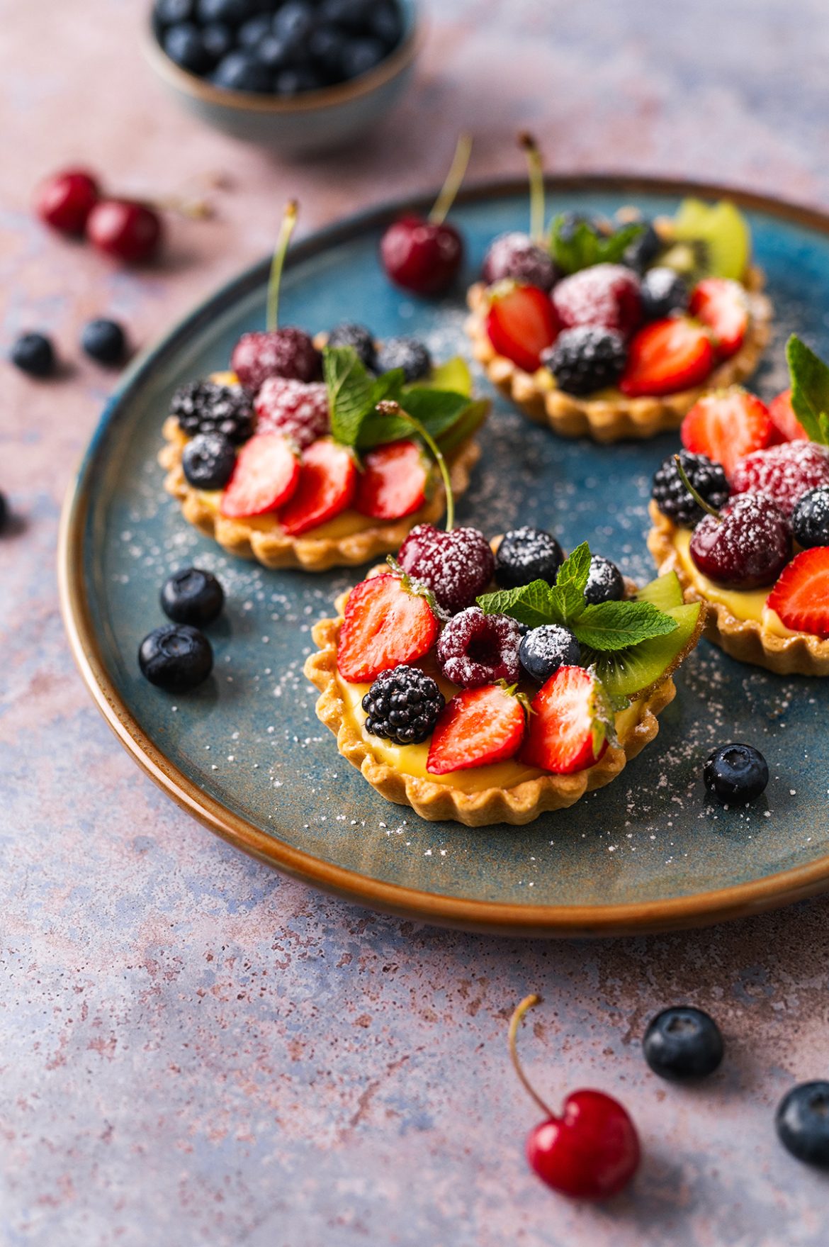 Tartaletės su vaniliniu kremu ir uogomis