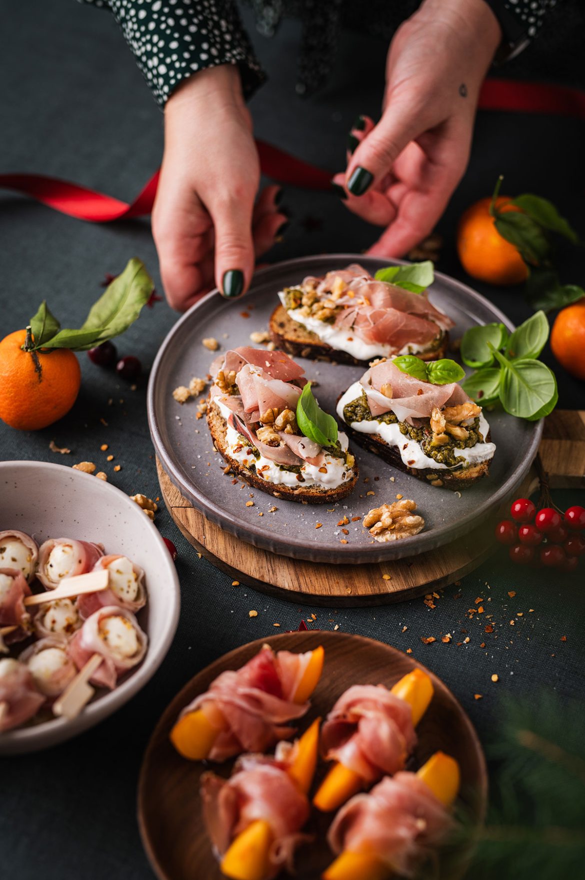 Trys užkandžiai su vytintu kumpiu