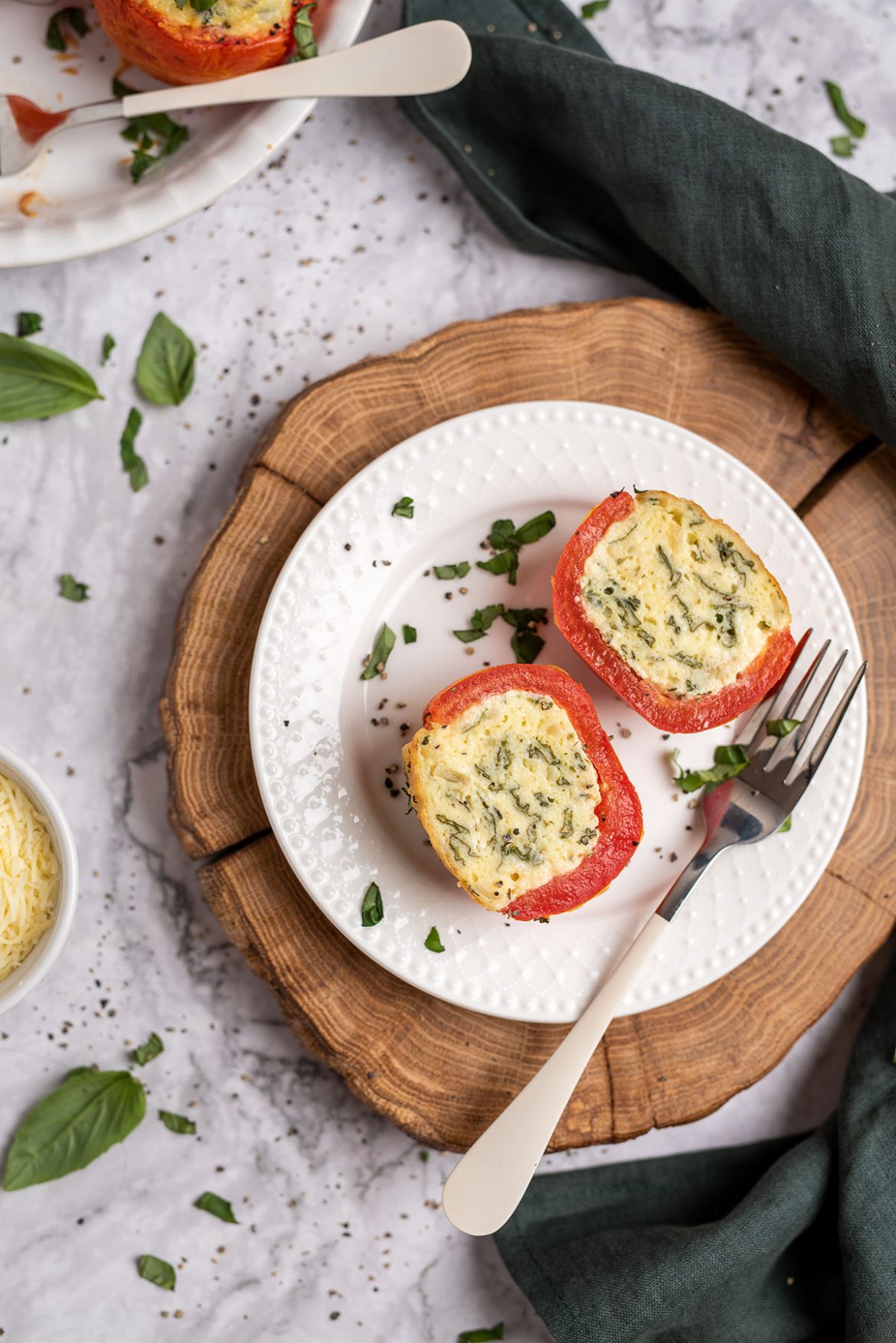 Varške ir špinatais įdaryti pomidorai