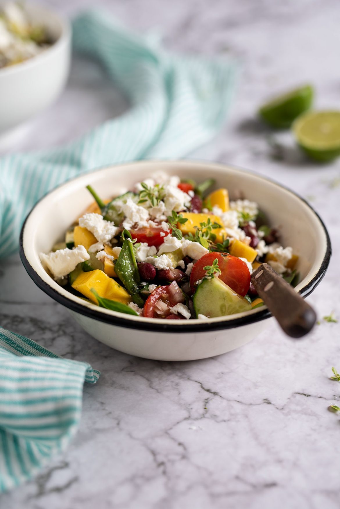 Gaivios salotos su mangais ir avokadais