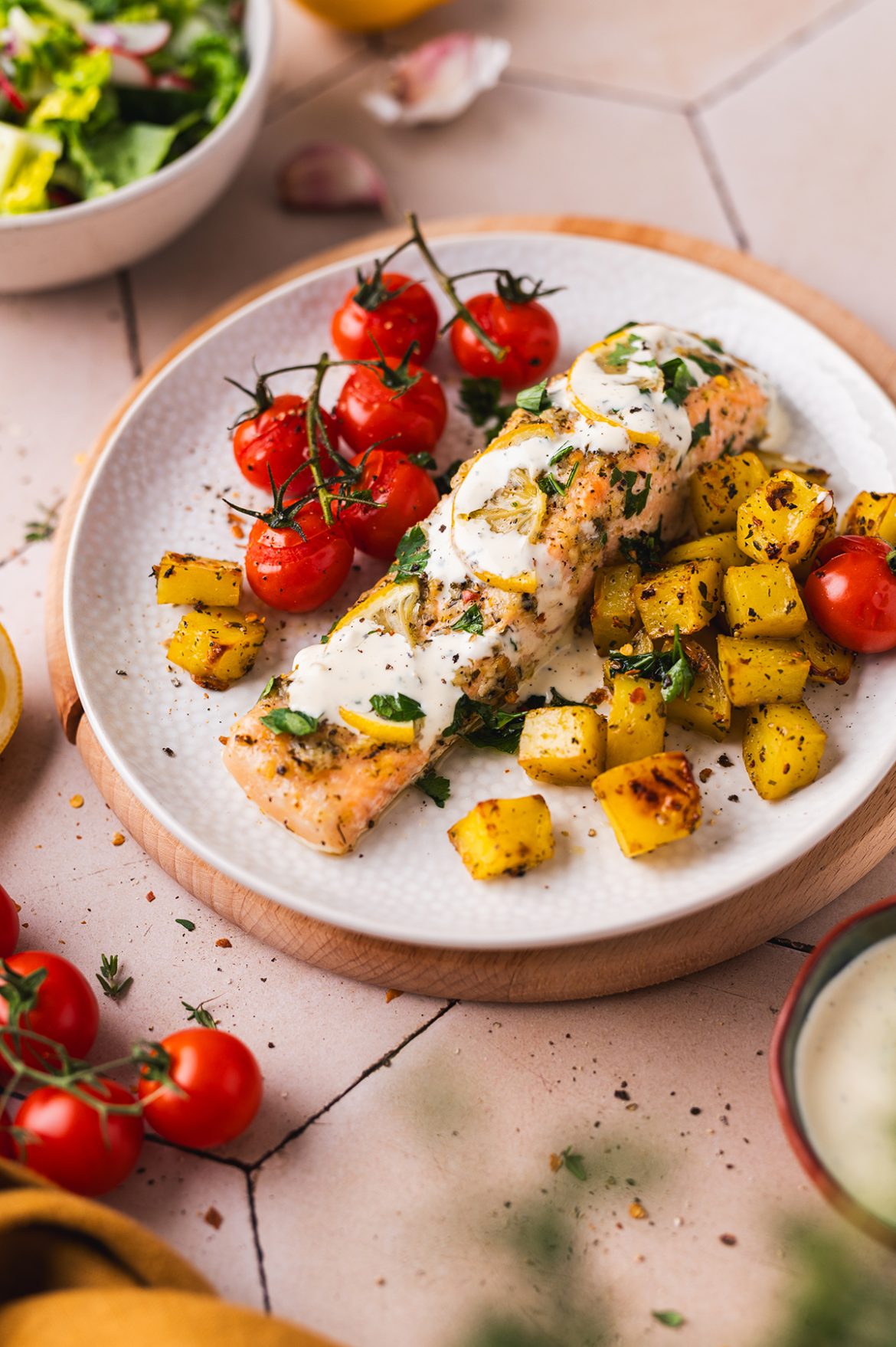 Vienos skardos lašiša su daržovėmis