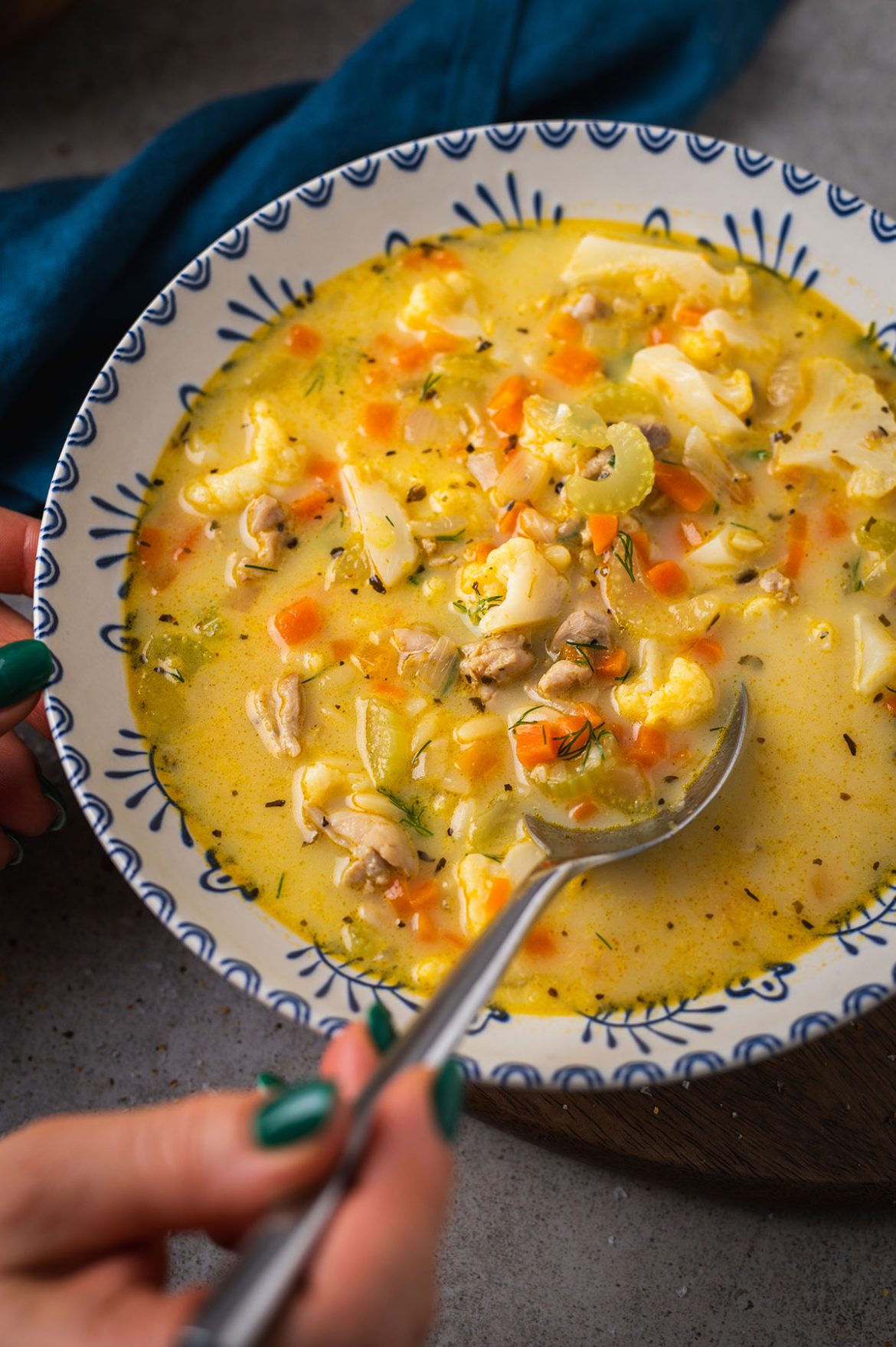 Kremiška vištienos, žiedinių kopūstų ir orzo makaronų sriuba