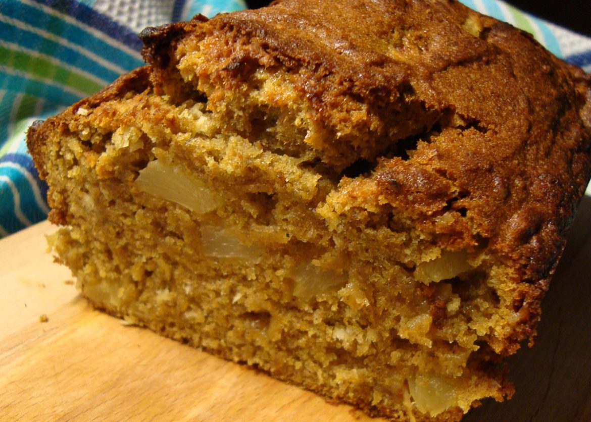 Ananasų ir bananų duona su kariu