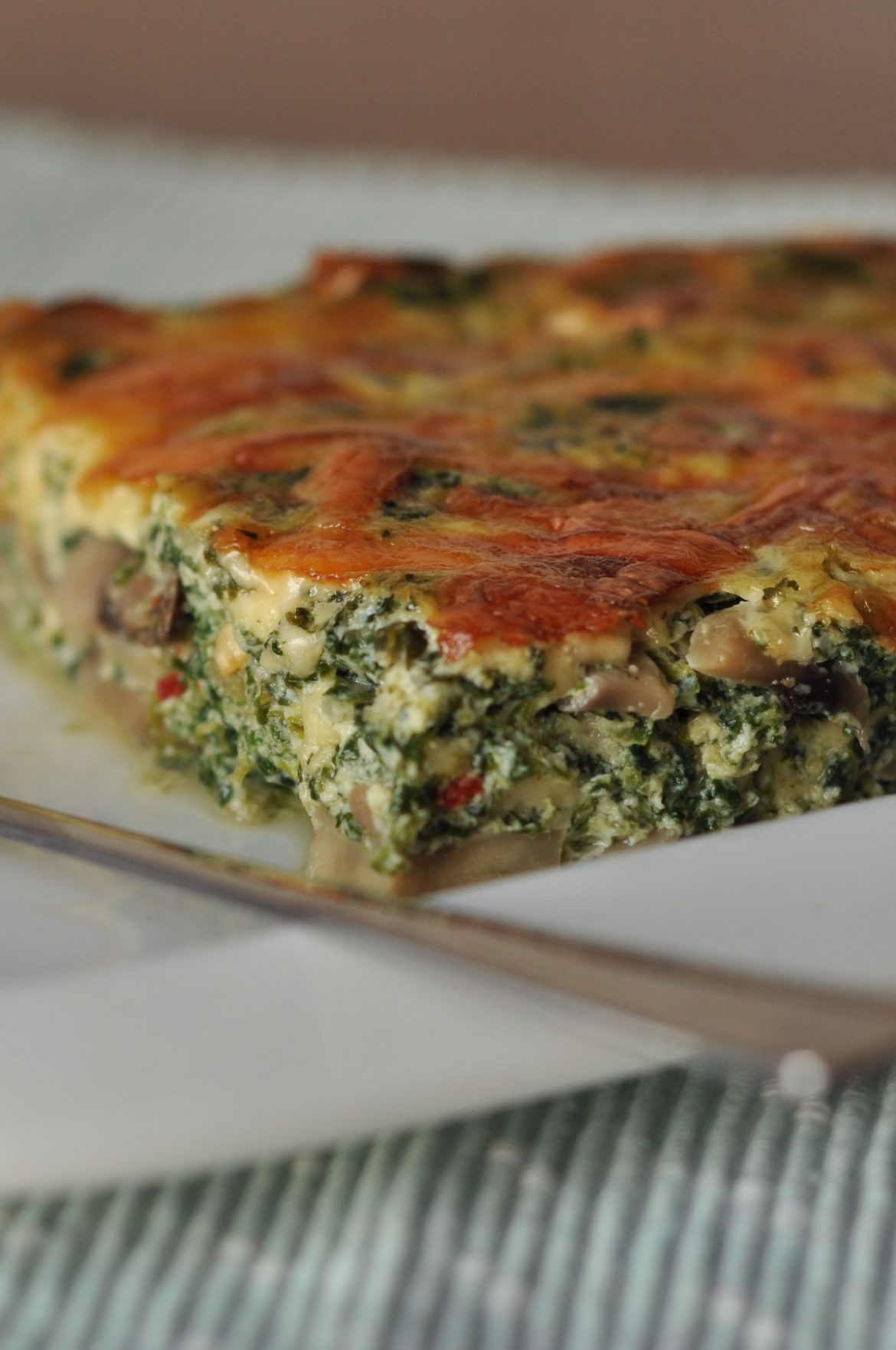 Apkepas su špinatais ir pievagrybiais