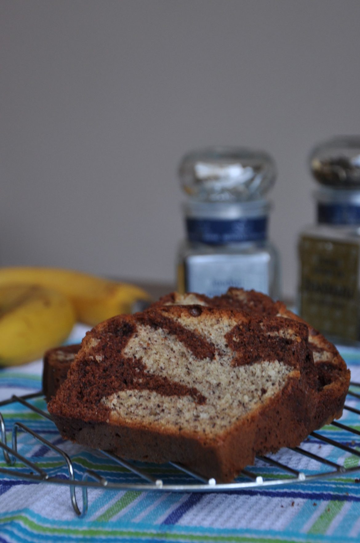 Languota prijuostė: apibendrinimas. Ir marmurinis bananinis keksas su šokoladu