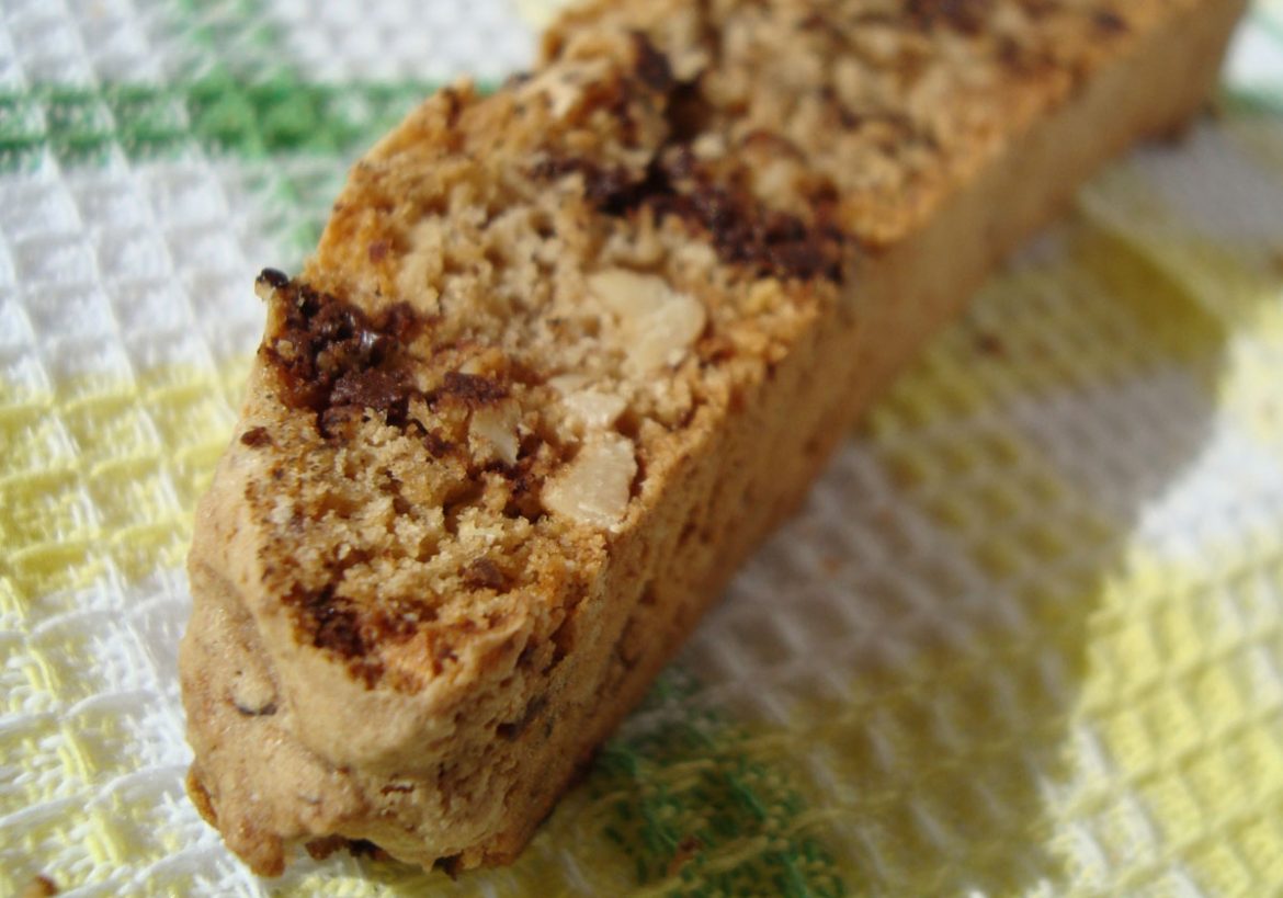 Biscotti su šokoladu ir migdolais