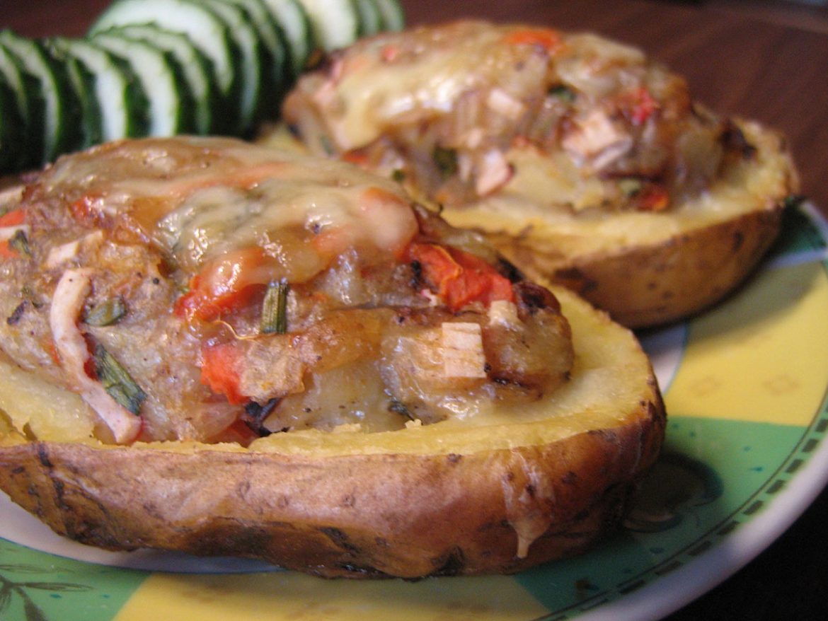 Įdarytos šviežios bulvės