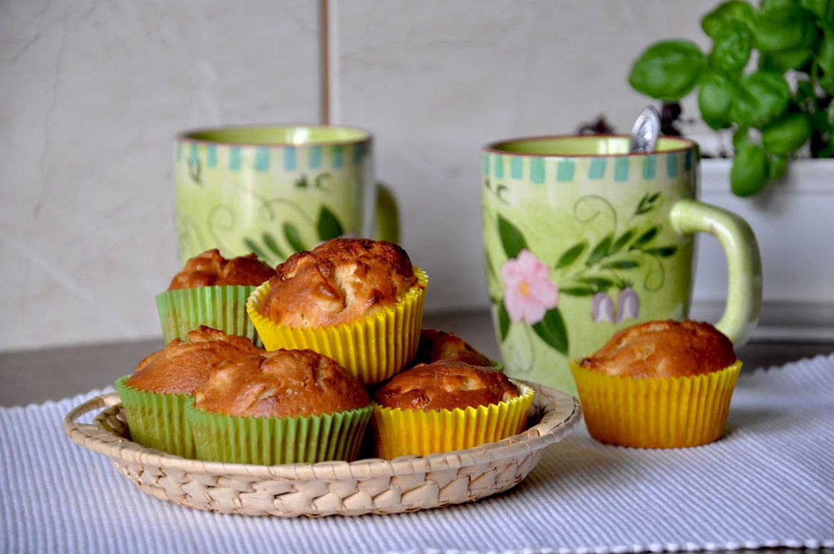 Jogurtiniai keksiukai su obuoliais