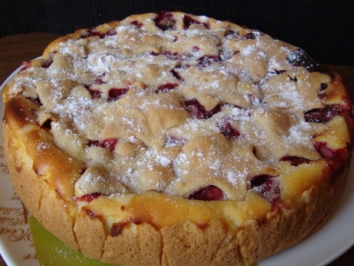 Varškės pyragas su braškėmis